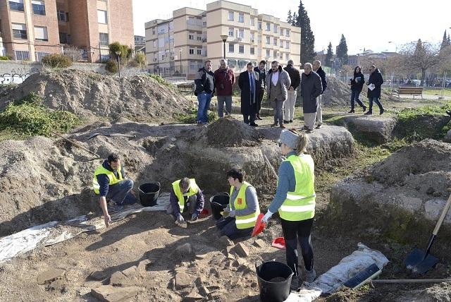 Trabajos arqueológicos en la villa romana, este martes. 