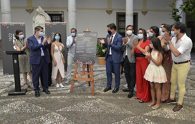 Presentación del festival en el patio del Ayuntamiento.