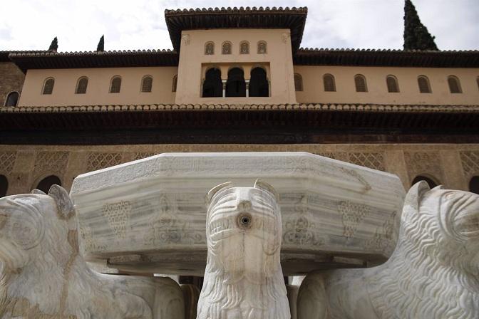 Patio de los Leones de la Alhambra. 