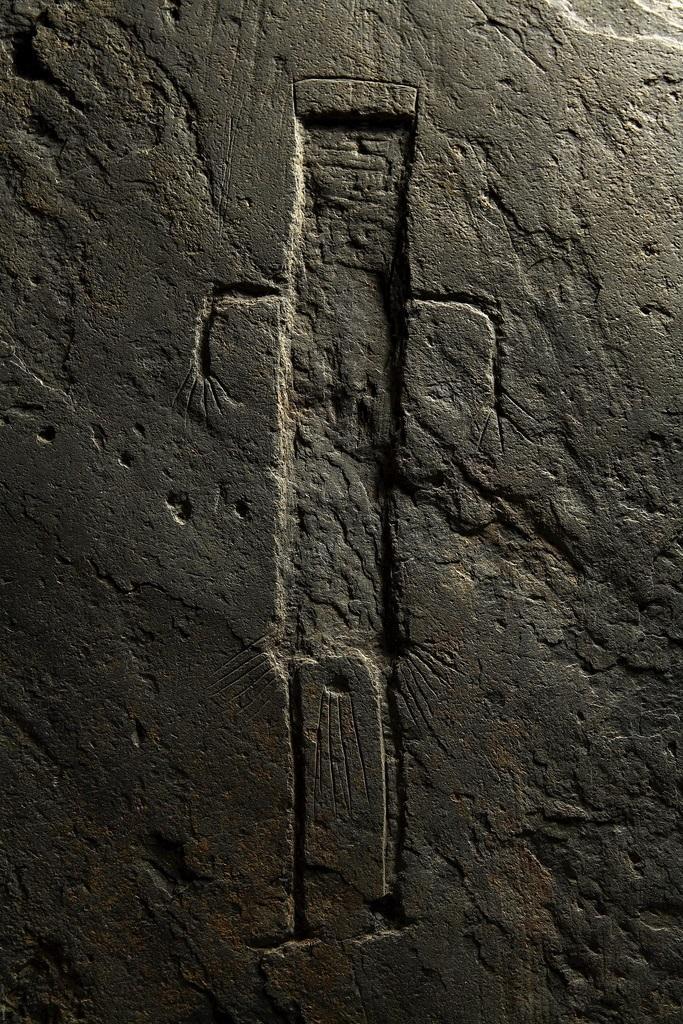 Detalle del ídolo de la estela funeraria de Fonelas.