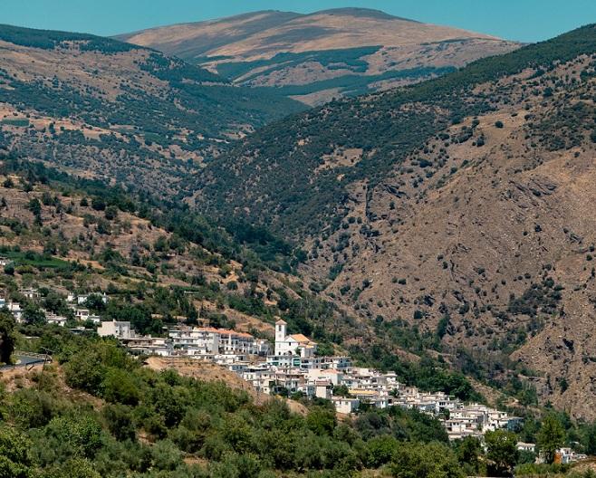 La localidad de Alpujarra de la Sierra acogerá la entrega de premios. 