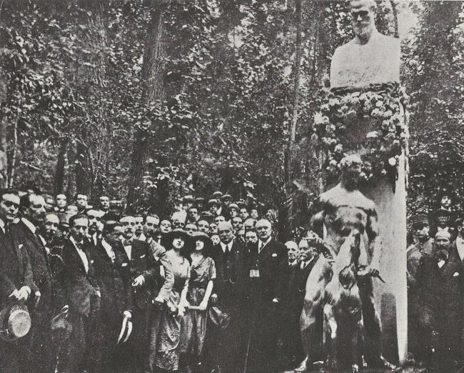 Inauguración del monumento a Ganivet la tarde del 3 de octubre de 1921.