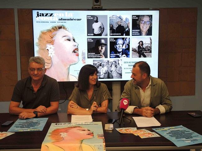 De izquierda a derecha, Jesús Villalba, Pilar Caracuel y Alberto García. Presentación del Festival Jazz en la Costa.