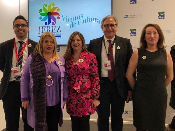 La alcaldesa de Jerez y la presidenta de la Diputación de Cádiz, con otras autoridades, en Fitur. La alcaldesa de Jerez y la presidenta de la Diputación de Cádiz, con otras autoridades, en Fitur.