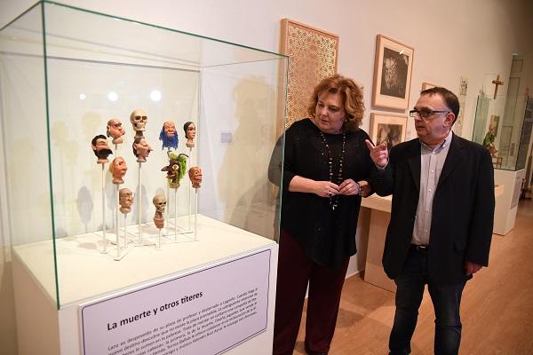 Fátima Gómez y Alejandro Víctor García, en la exposición.