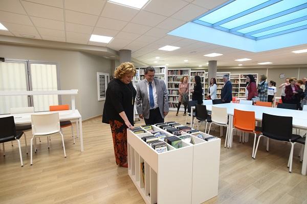 La alcaldesa de Alfacar con el presidente de la Diputación. La alcaldesa de Alfacar con el presidente de la Diputación.