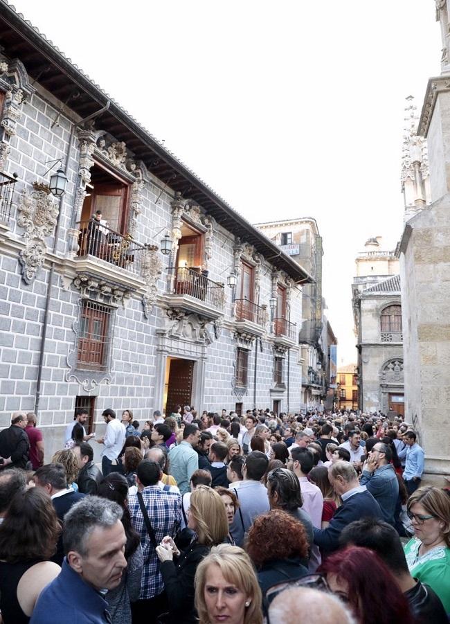 Público disfrutando de un concierto en La Madraza.
