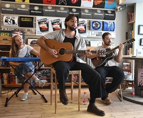 Diego de la Torre, con Paulina del Carmen y Andrés Galán en Marcapasos.