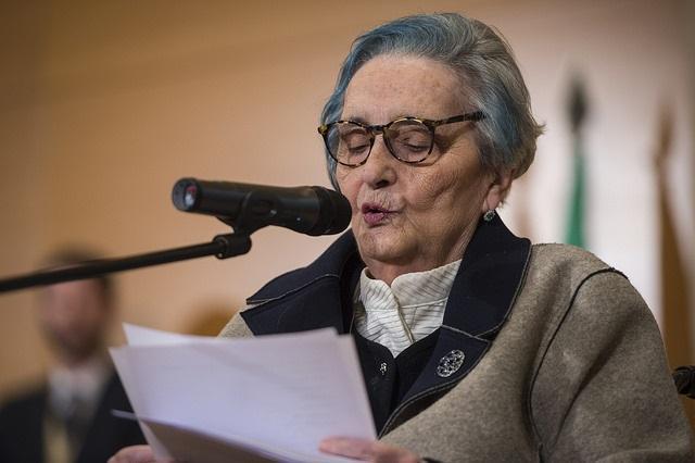 Mariluz Escribano, tras recibir la Bandera de Andalucía en 2018.