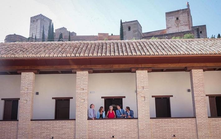 Planta alta restaurada, con la Alhambra detrás. 