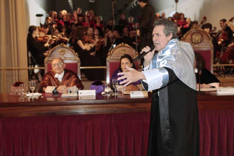 Miguel Ríos ha sorprendido interpretando al final del acto el Himno de la Alegría. Miguel Ríos ha sorprendido interpretando al final del acto el Himno de la Alegría.