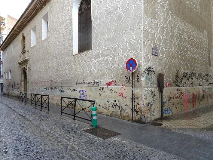 Monasterio de Santa Paula, lleno de pintadas. 