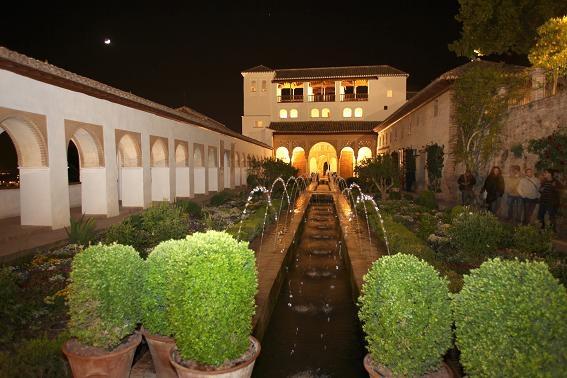 Visita nocturna en el Generalife.