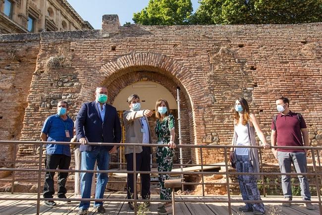 Visita a las obras que se realizan en el muro. 