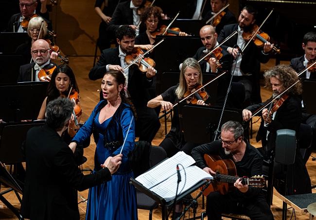 Marina Heredia durante la actuación.