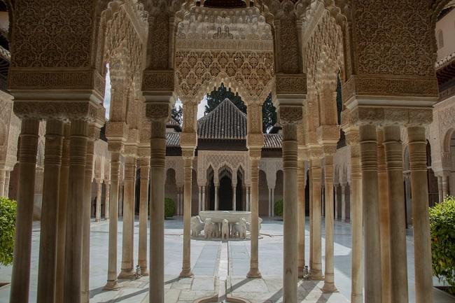 Patio de los Leones, durante el estado de alarma.