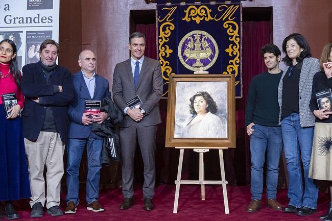 Pedro Sánchez, junto a Juan Vida y Luis García Montero, en el homenaje a Almudena Grandes en el Ateneo de Madrid. 