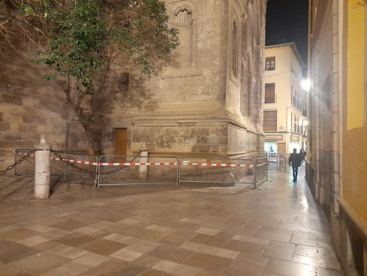 Vallas de protección instaladas en la Torre de la Catedral.