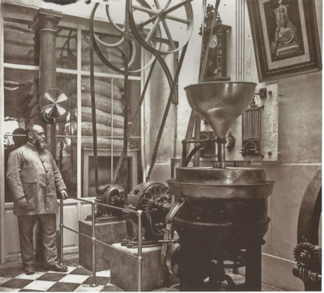 Fábrica de Chocolates Alhambra, a principios del siglo XX, situada entre Pescadería y Capuchinas. 
