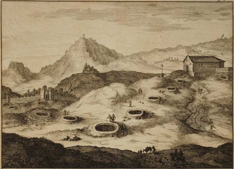 Pietr Van der Aa estuvo en Granada en 1707 y todavía vio abiertas, y dibujó en su cuaderno de viajes, la mayoría de mazmorras por debajo del Convento de Carmelitas (los Mártires).