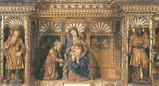 La figura del Emperador Carlos V aparece como rey Gaspar (izquierda) en el gran retablo mayor de la Capilla Real de Granada.