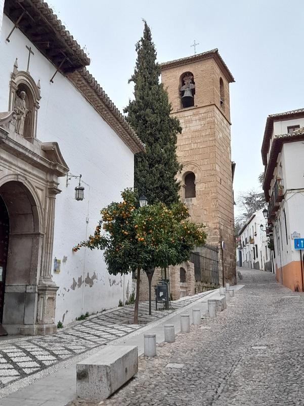 Alminar de San José, ayer por la tarde, tras el terremoto.