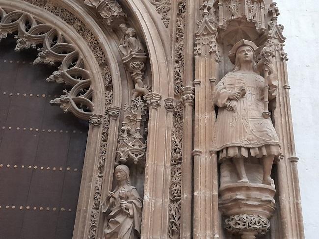 Fragmento de la portada de la Capilla Real que da a la Catedral. Es la obra cumbre de Egas y Marquina, acabada en 1517.