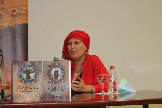 La autora, en la presentación de su libro anterior.