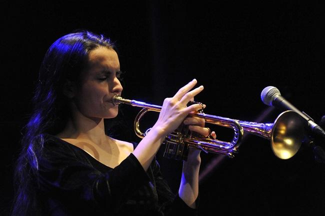 Andrea Motis durante el concierto. 