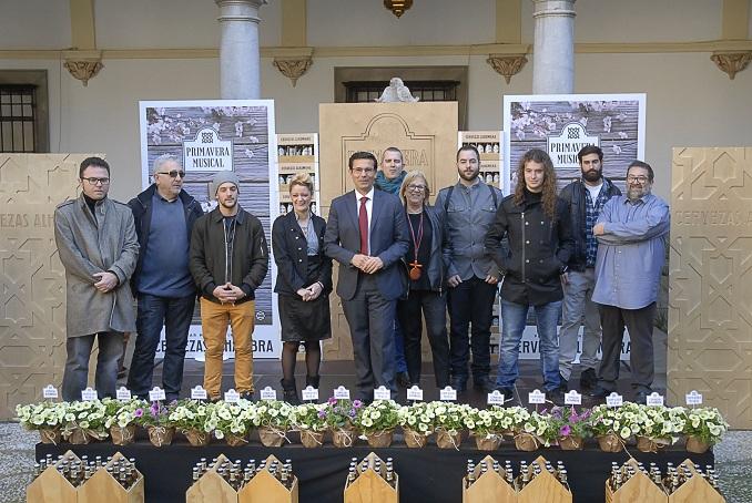 Presentación de 'Primavera Musical' en el patio del Consistorio.