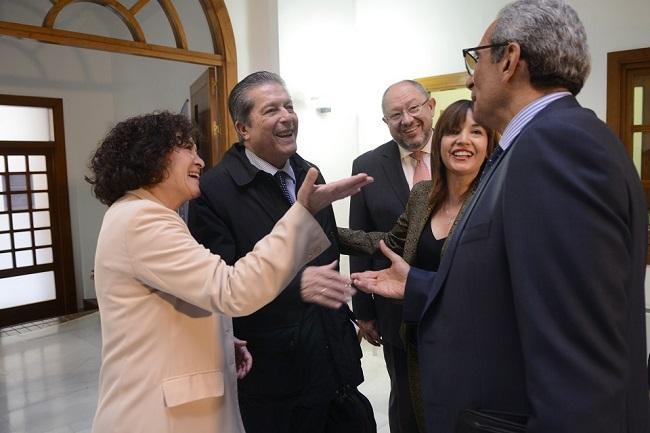 la rectora de la UGR; Secretario general de Universidades de la Junta; ex Director general de la UNESCO; Embajador de Egipto en España y Secretaria ejecutiva de la Fundación Euroárabe. la rectora de la UGR; Secretario general de Universidades de la Junta; ex Director general de la UNESCO; Embajador de Egipto en España y Secretaria ejecutiva de la Fundación Euroárabe.
