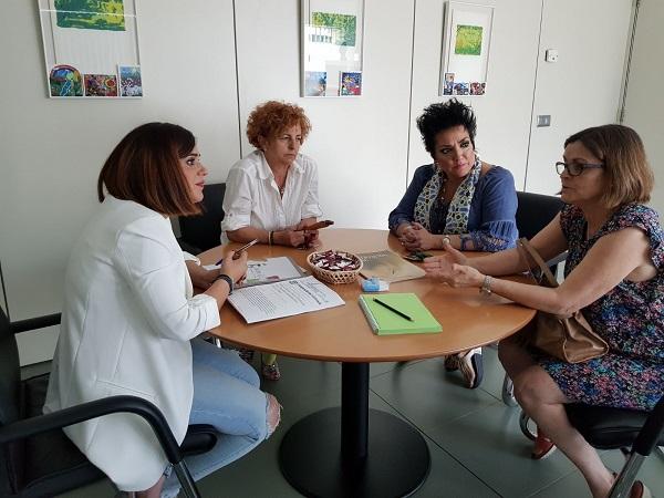 Reunión con la diputada provincial de Igualdad, Irene Justo.