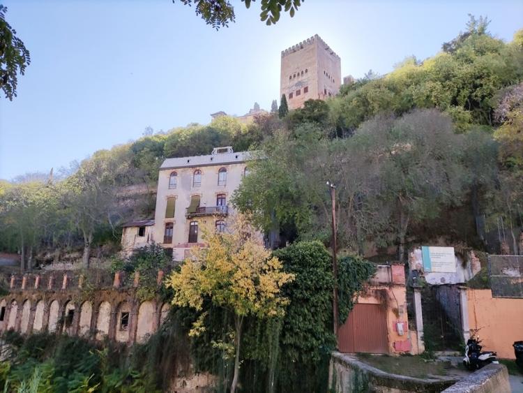 Vista de la zona, incluido el Hotel Reúma.