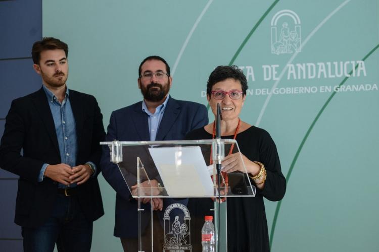 La coordinadora del programa con los delegados de Educación y Cultura.