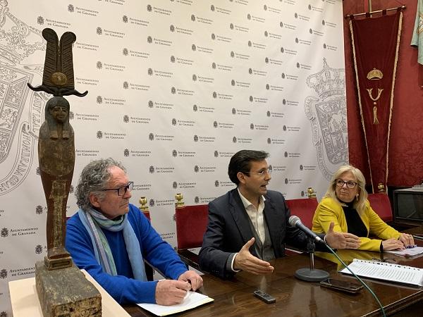 Imagen de archivo del artista, con Cuenca y De Leyva, denunciando la situación en diciembre pasado. Imagen de archivo del artista, con Cuenca y De Leyva, denunciando la situación en diciembre pasado.