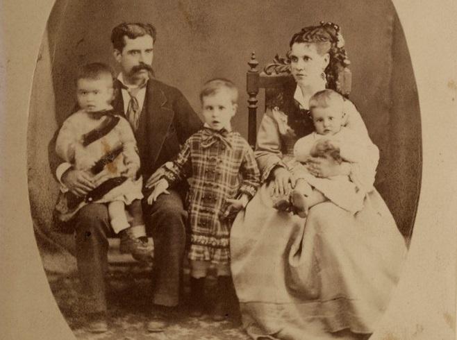 Los abuelos y la madre de la XII Condesa de Miravalle, en una foto hecha en Saltillo (México, en 1897).