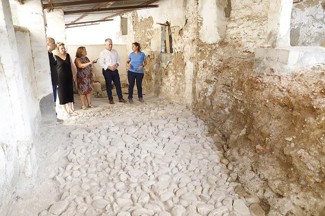 Visita a los trabajos en el Castillo de Tájara.