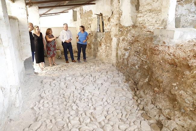 Visita a los trabajos en el Castillo de Tájara. 