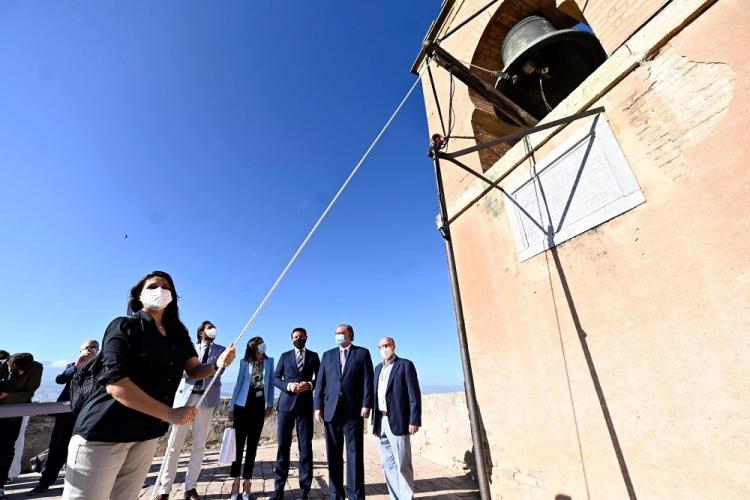 Toque de la campana de la Torre de la Vela para la reapertura.