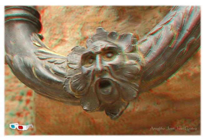 Anaglifo del detalle de una anilla de la fachada del Palacio de Carlos V. Anaglifo del detalle de una anilla de la fachada del Palacio de Carlos V.