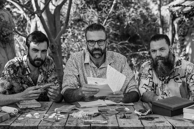 Villalobos, en el centro, junto a José Manuel García y Álvaro Parada.