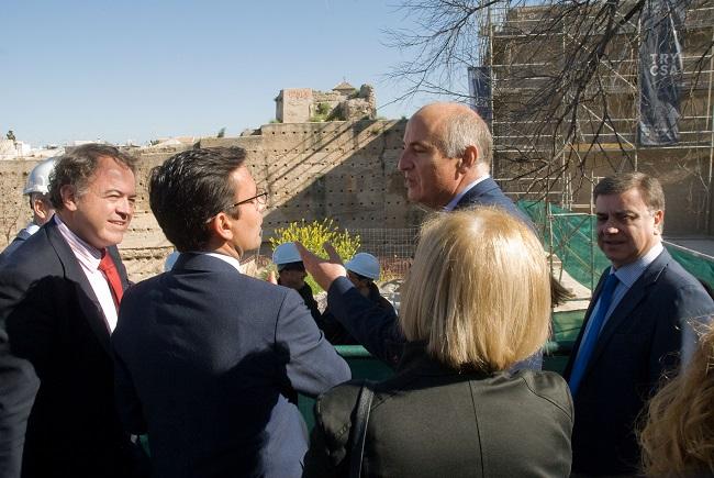 El secretario de Estado de Cultura ha visitado con el alcalde y otras autoridades los trabajos de restauración.