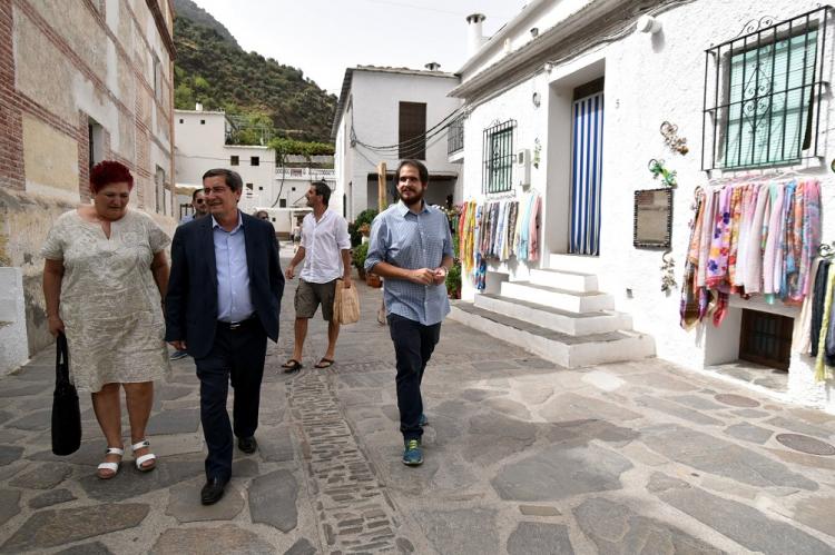 Entrena durante su visita a Pampaneira.