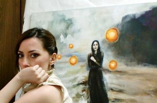 Isabel María Fernández, junto a una de sus obras. Isabel María Fernández, junto a una de sus obras.