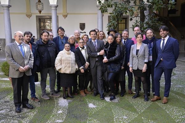 Representantes municipales y del mundo del flamenco celebran el inicio del trámite.