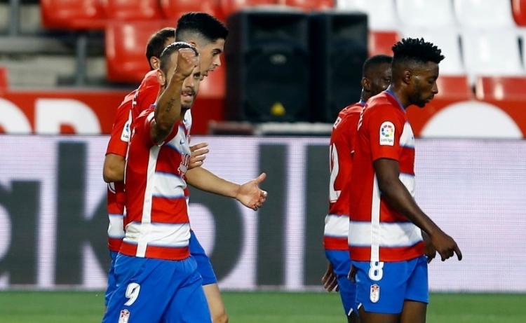 Soldado celebra el primer gol del Granada al Athletic de Bilbao. 