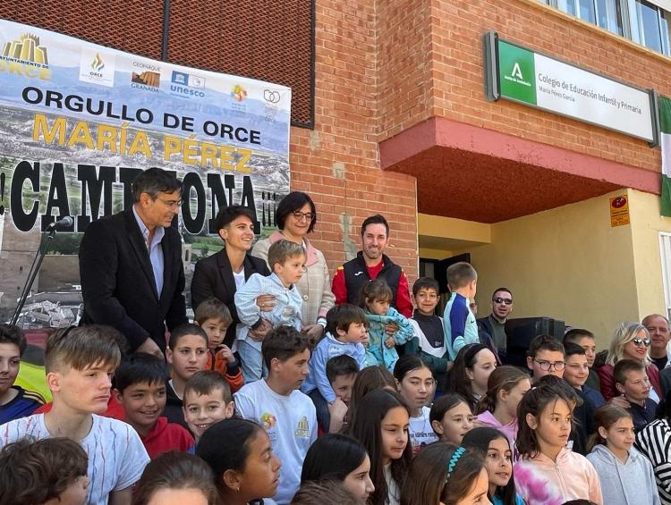 María Pérez, en el acto celebrado en el colegio que ahora lleva su nombre. 