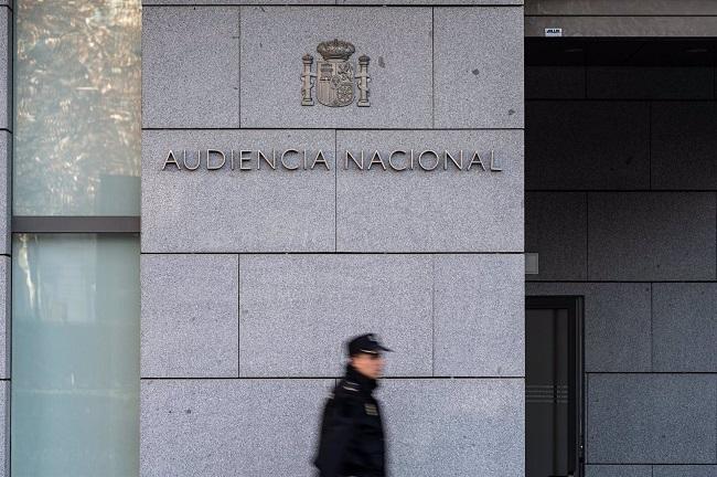 Un agente a las puertas de la Audiencia Nacional.