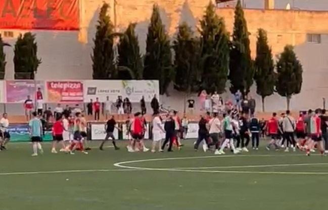 Foto del altercado producido en el partido entre el Churriana CF y el Cúllar Vega CF.