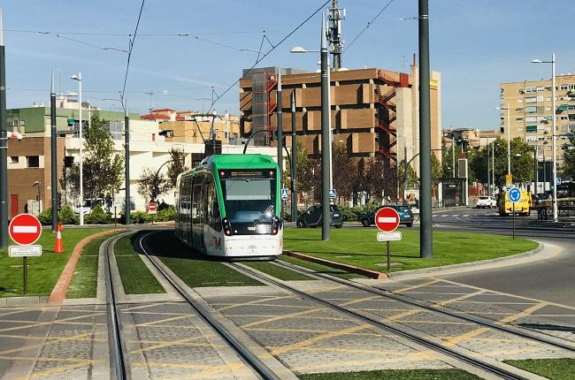 Glorieta del Metro entre Andrés Segovia y Emperador Carlos V.